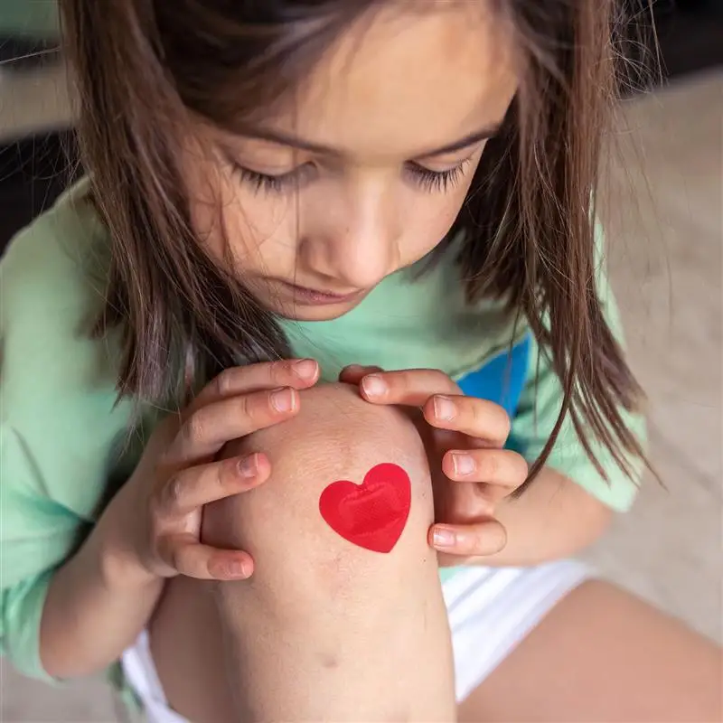 Vendajes para heridas en forma de corazón, parches de primeros auxilios, parches adhesivos para heridas al aire libre, 25 piezas