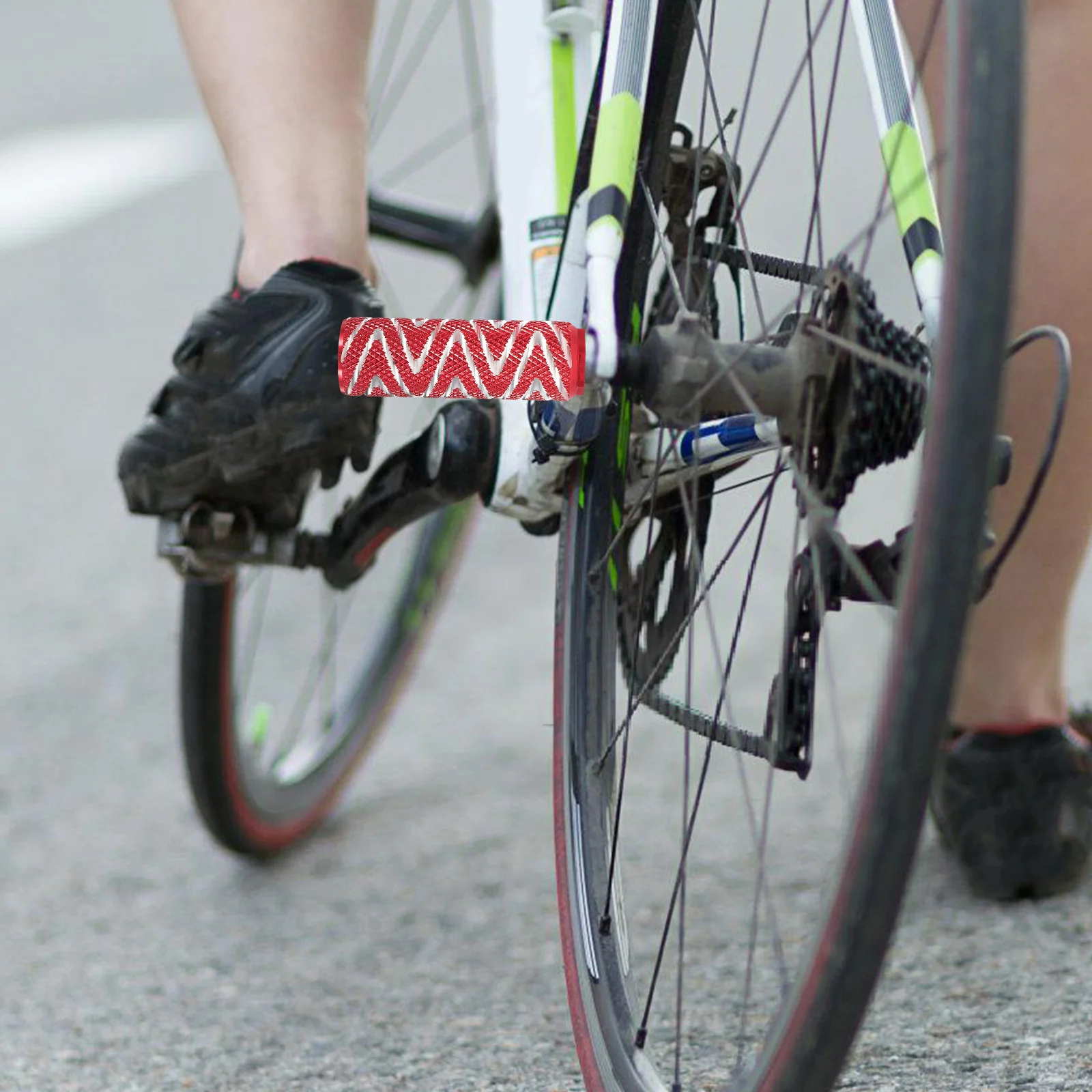 

Rear Seat Pedal for Adult Kids Standing Long Wear Resistant Pegs Aluminum Alloy Bicycles Small Holes Red Short Suitable Mountain