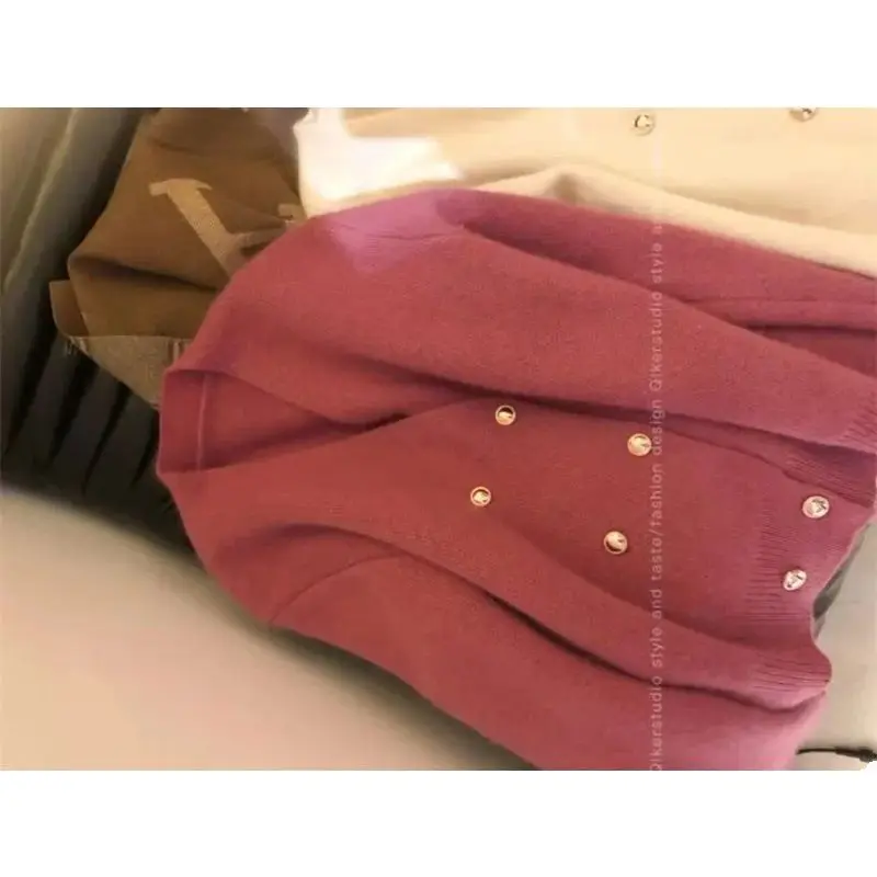 Cunter Light Fashion Luxury/Autumn/Winter New Fashionable V-neck Design Knitted Cardigan Women's Loose  And azy Style Sweater Wo