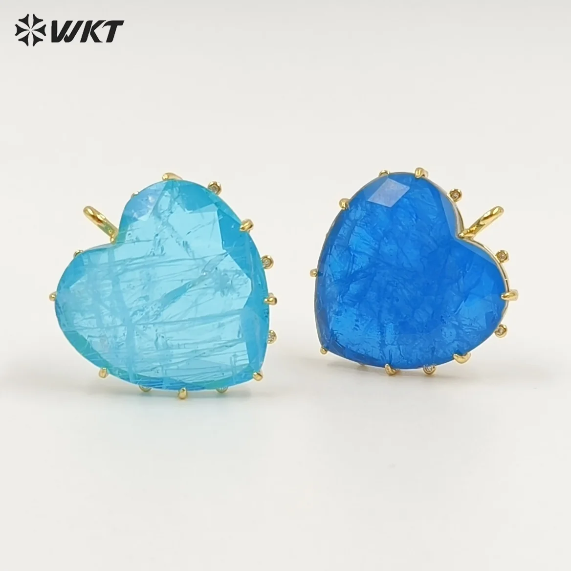 

WT-P2101 Романтический кулон в форме сердца с прозрачным и гладким цветным камнем и текстурой, покрытой 18-каратным золотом, аксессуар.