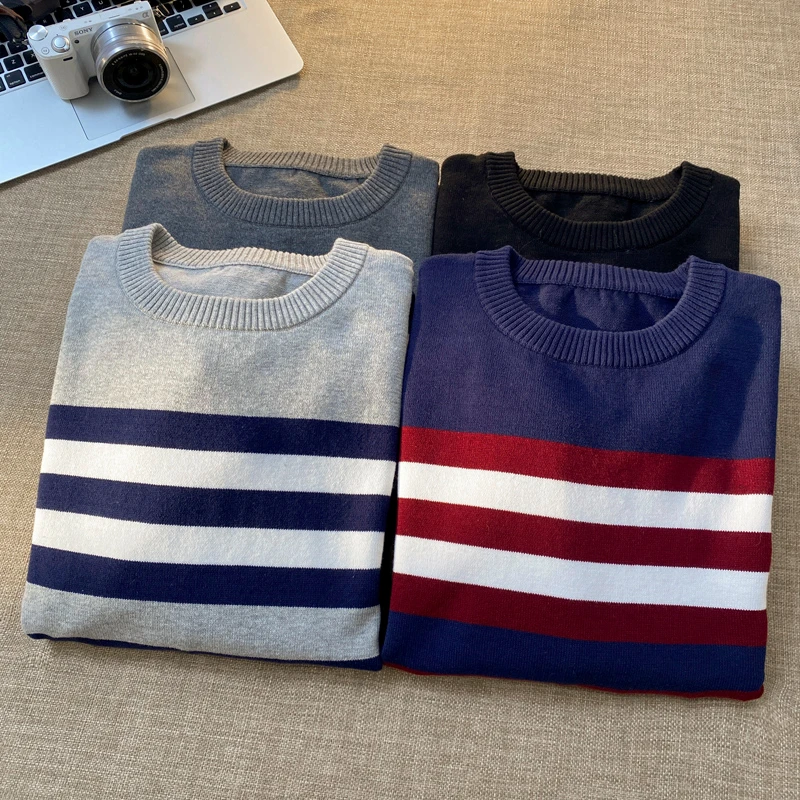 

CUMUKKIYP Fashionable Round Neck Striped Knitted Sweater for Men in Autumn and Winter