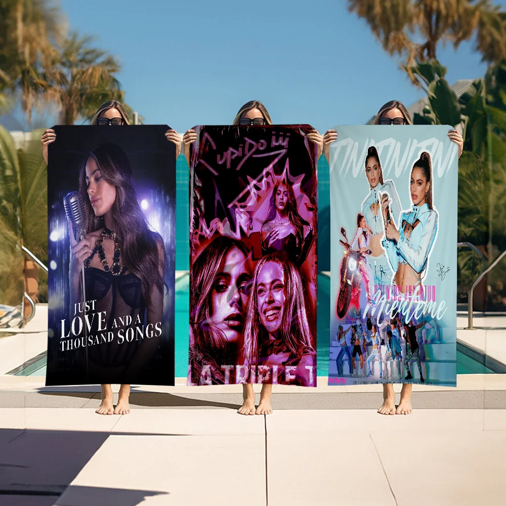 منشفة شاطئ من الألياف الدقيقة من Singer Tini Stoessel ماصة سريعة الجفاف وناعمة لليوجا والسباحة ومنشفة تسلق الجبال #1