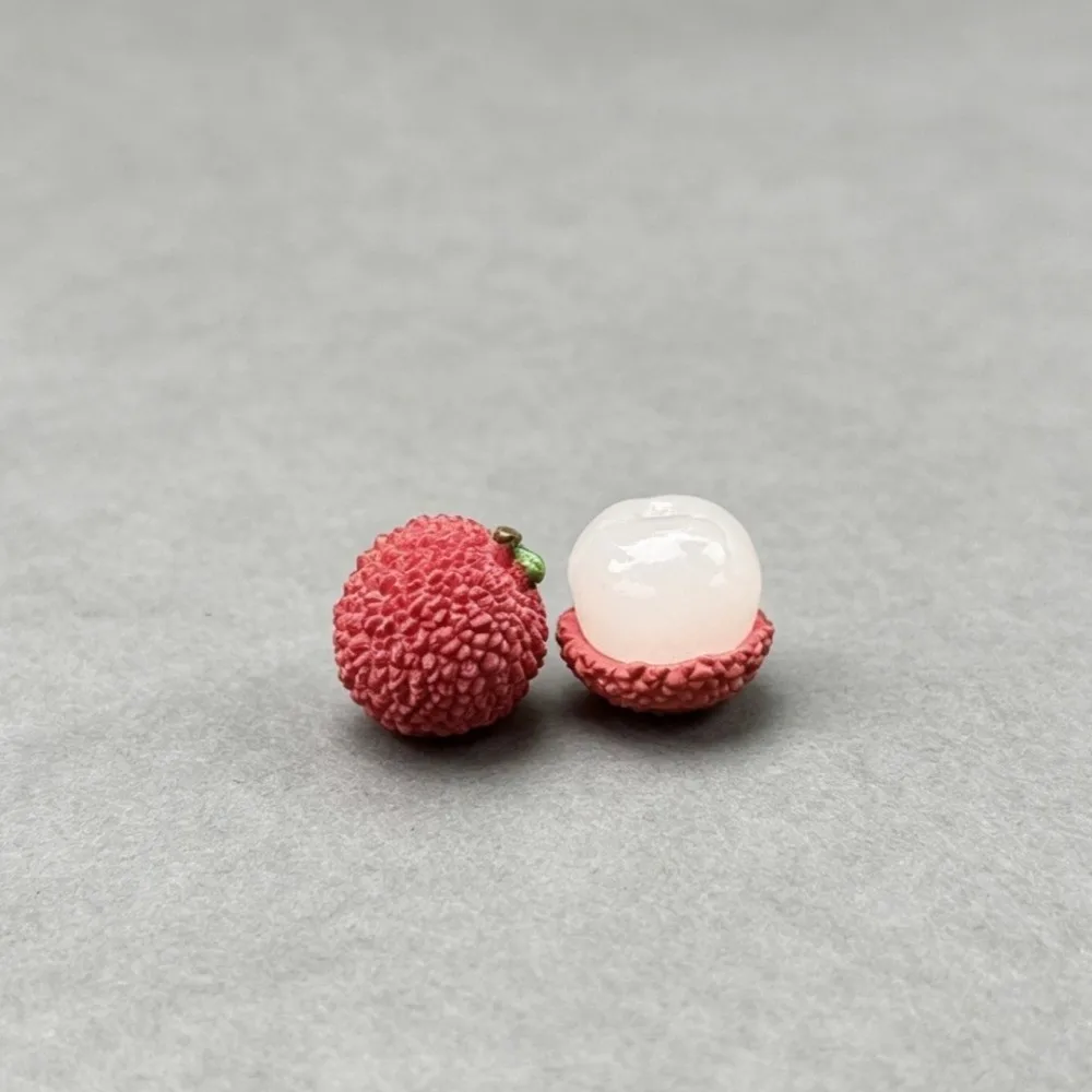 Cute Realistic Car Ornaments Simulation Fruit Cartoon Design Fruit Decorations Lychee Shaped Desktop Ornaments For Car Interior