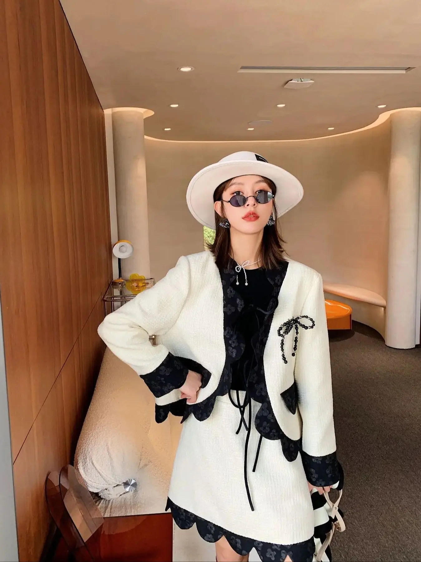 

Luxury Two Pieces Sets Blazer + pleated skirt suits Female ruffles stitching Tops + mini Length Skirt Sets WY2295