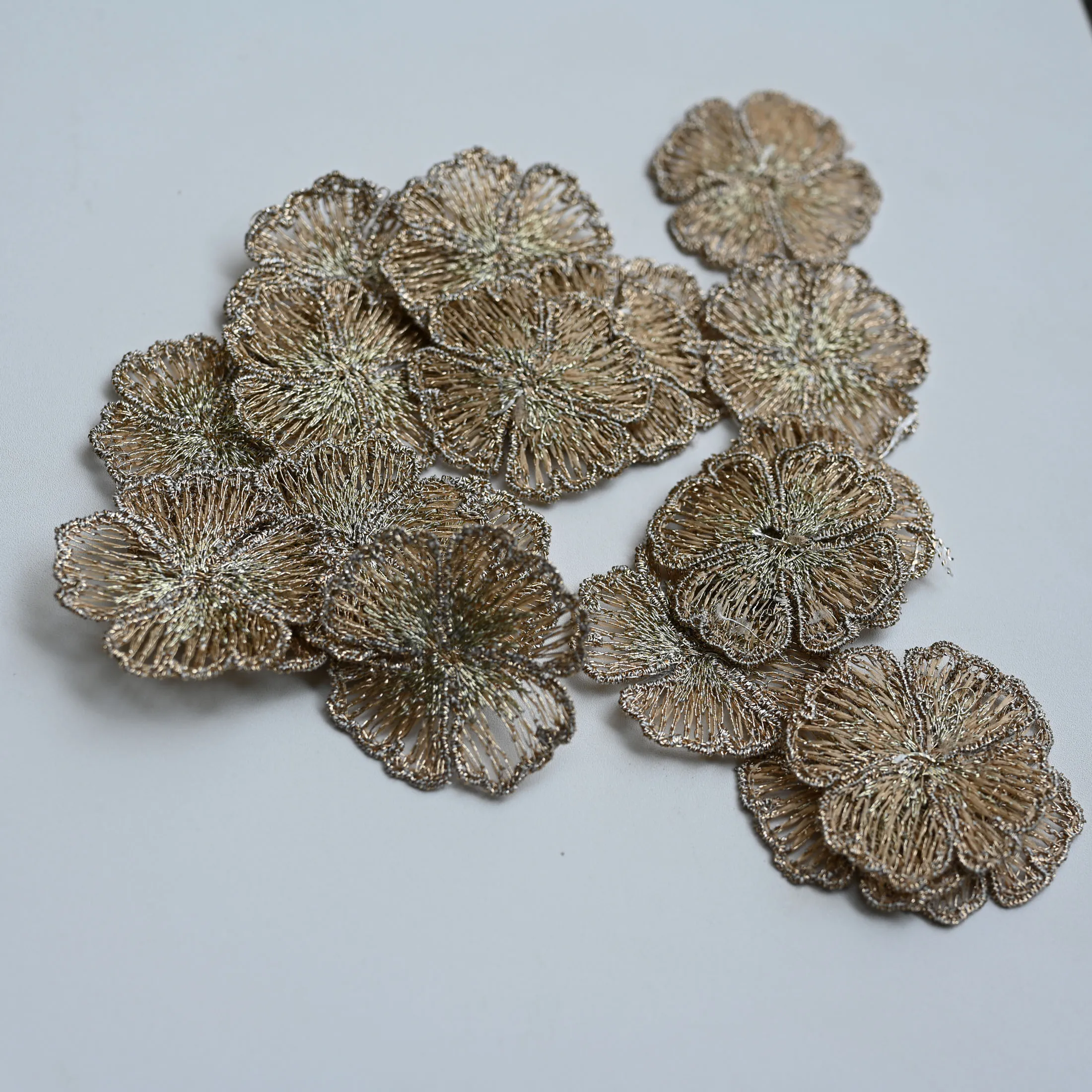 20 peças de Apliques Florais D - Embroidery Flower avaliação e preço