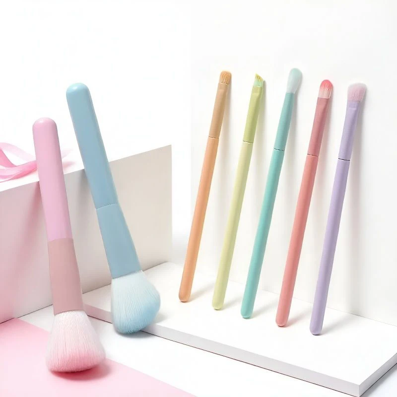 A Full Set Of Makeu…