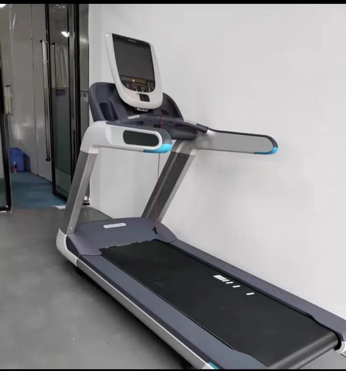 

l # Gym Equipment Commercial Treadmill Shock Absorption Mute Adjustable Incline LED Screen Electric Running Machine