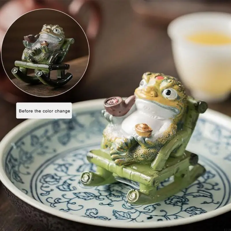 Traditional Chinese Resins Frogs Statue Teas Pet with Color Transformation Design 
