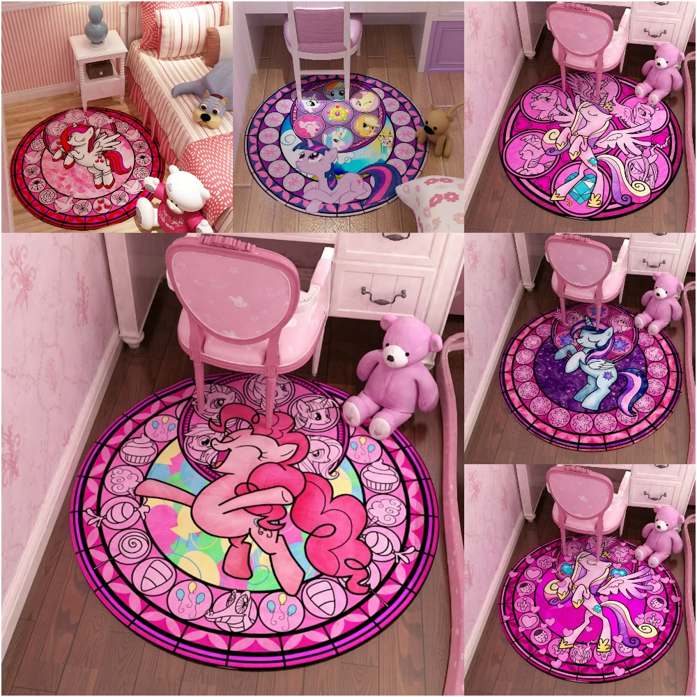 سجادة دائرية على شكل شخصية المهر المسحورة من MINISO، سجادة كرسي دوارة غريب الأطوار، سجادة أرضية لغرفة اللعب باللون الوردي الباستيل، مثالية للمروحة الصغيرة
