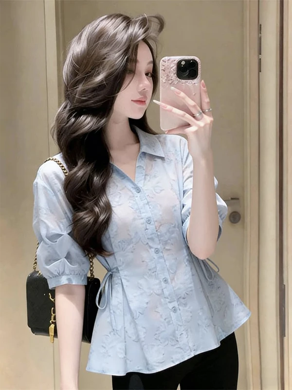 

Fashionable V-neck Blue Print Shirt Elegant Loose Fit Korean Style Women's Casual Shirt Summer 2026 Trendy Gentle Waist-cinching