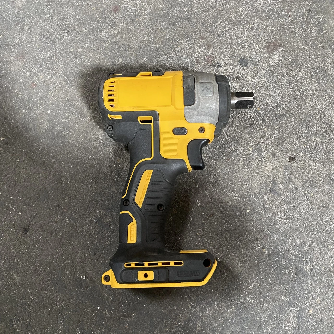 

DeWalt DCF890 2/1 auto repair disassembly electric impact wrench second hand only body