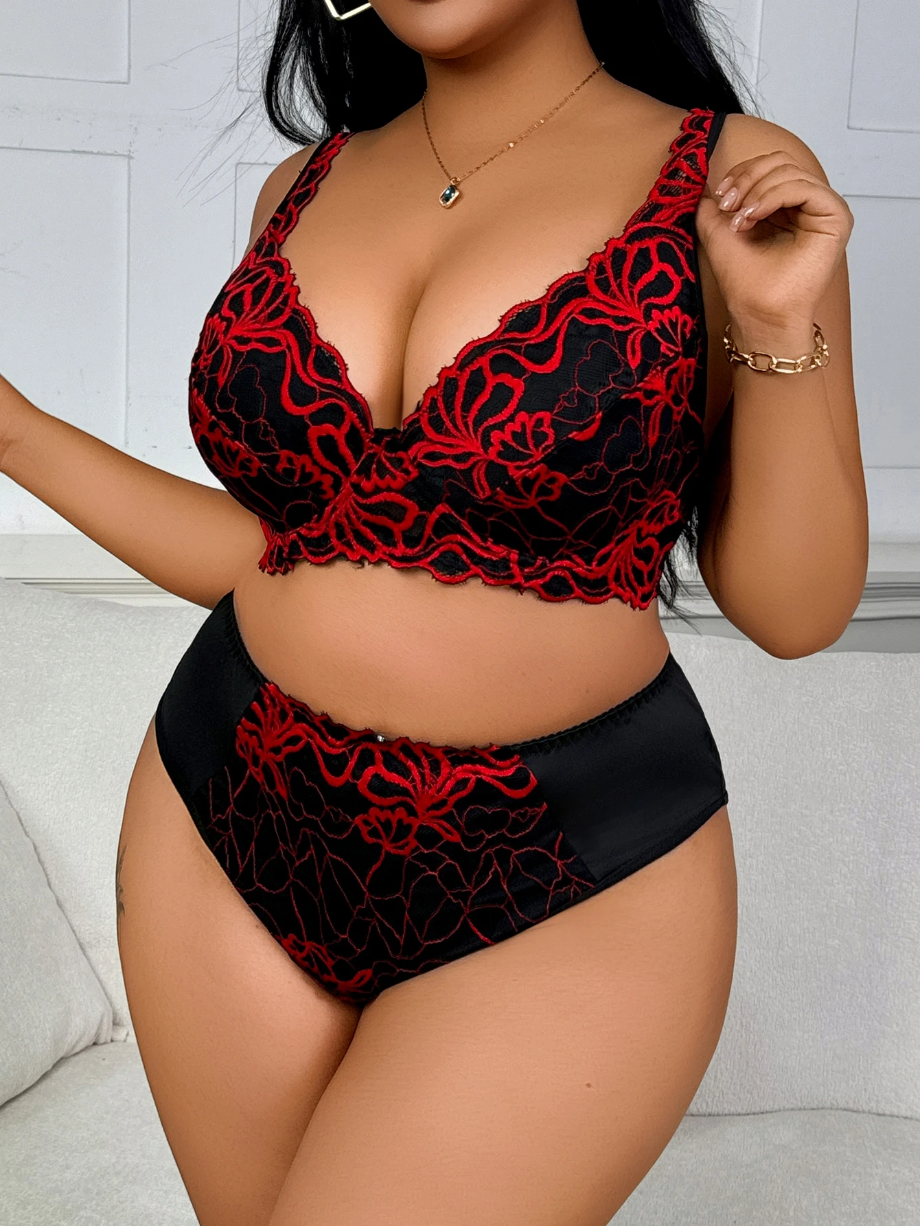 Conjunto de lencería con bordado rojo y negro, sujetador Sexy sin aros de talla grande, push-up, fino, transpirable, sin costuras, ajustable