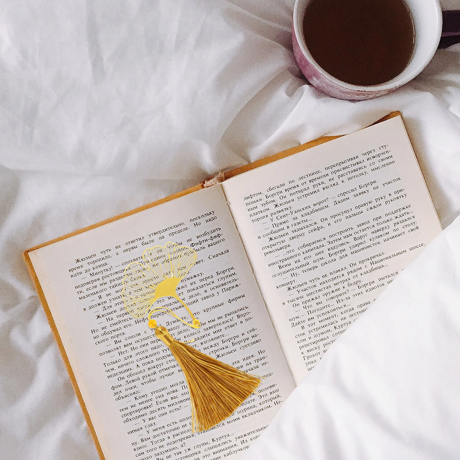 

Elegant Brass Bookmarks Creative Ginkgo Leaf Hollow Design Vintage Golden Tassel Metal Bookmark Gifts for Students Teachers