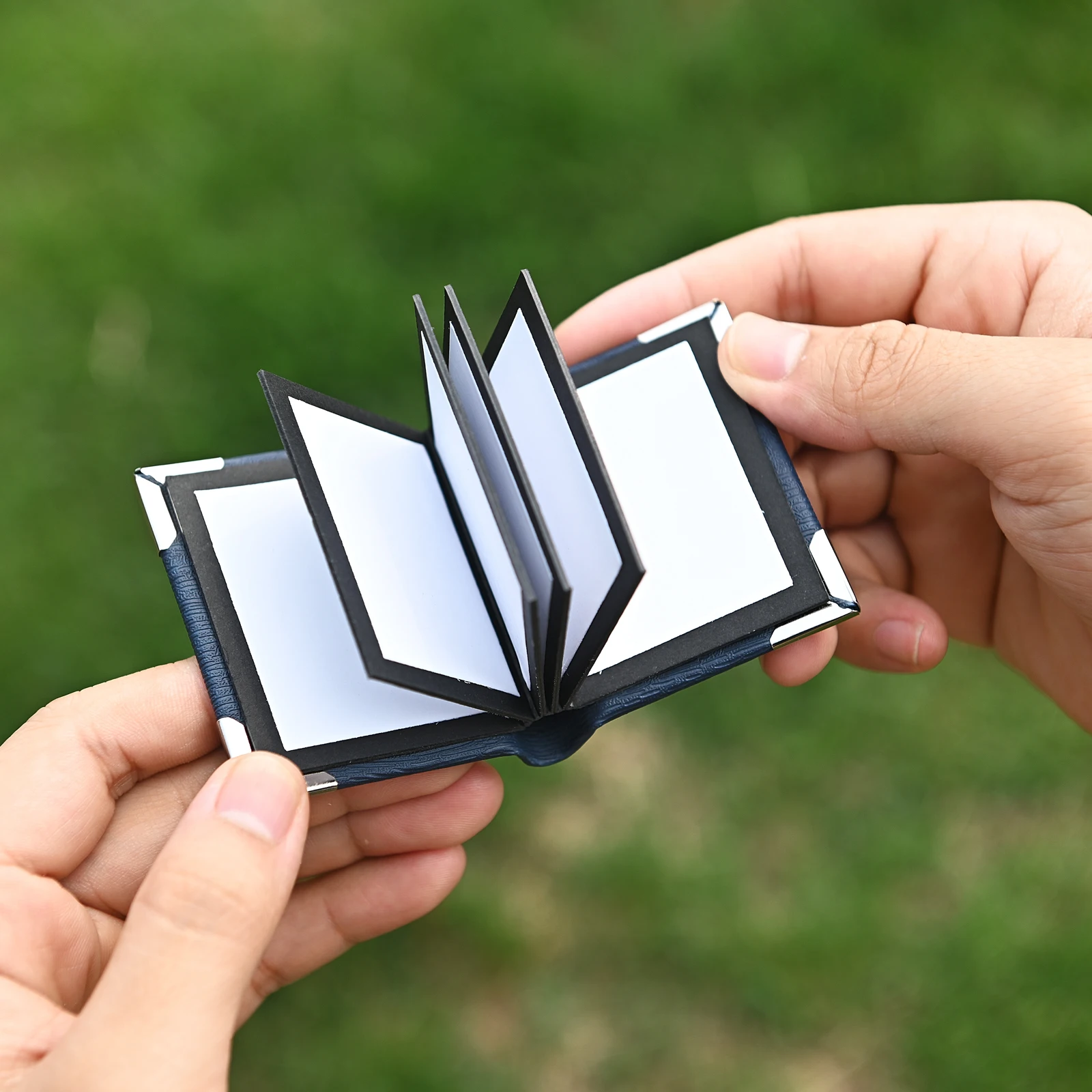 Blank Put Mini 10pcs Pictures Book Photo Album Leather Keychain Couples Gift Keyrings Anniversary Diy Wallet Pendant