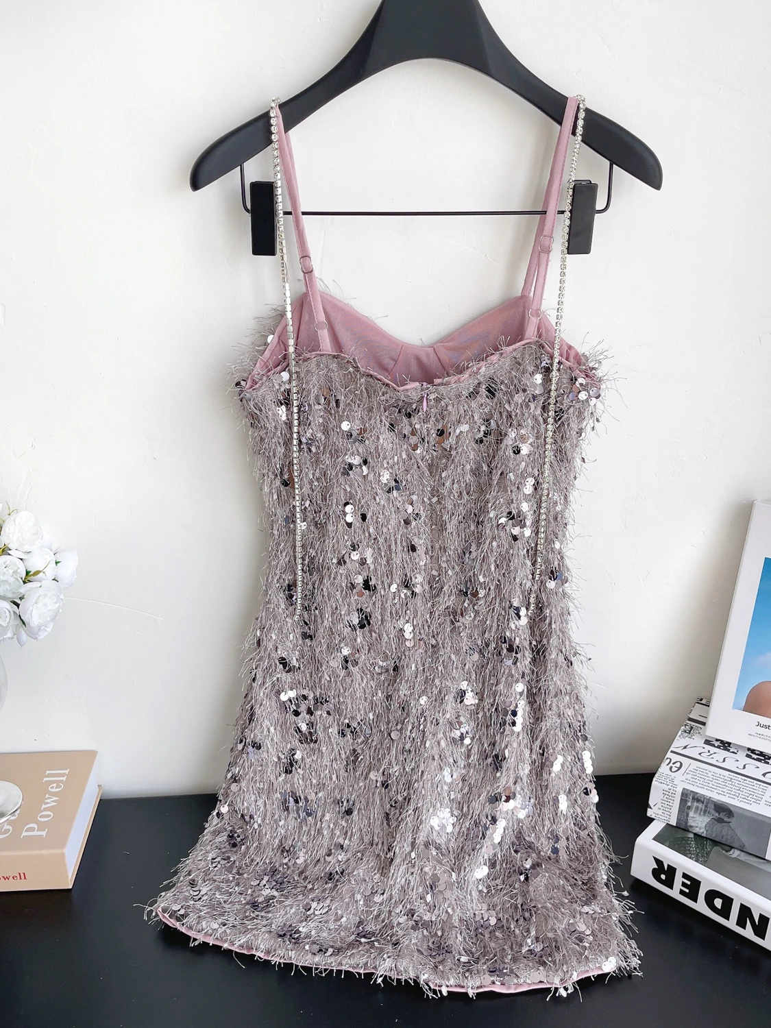 Damska spódnica midi w kształcie litery A z wysokim stanem, zdobiona cekinami, frędzlami i diamentami, model Dr Korean, idealna na lato.