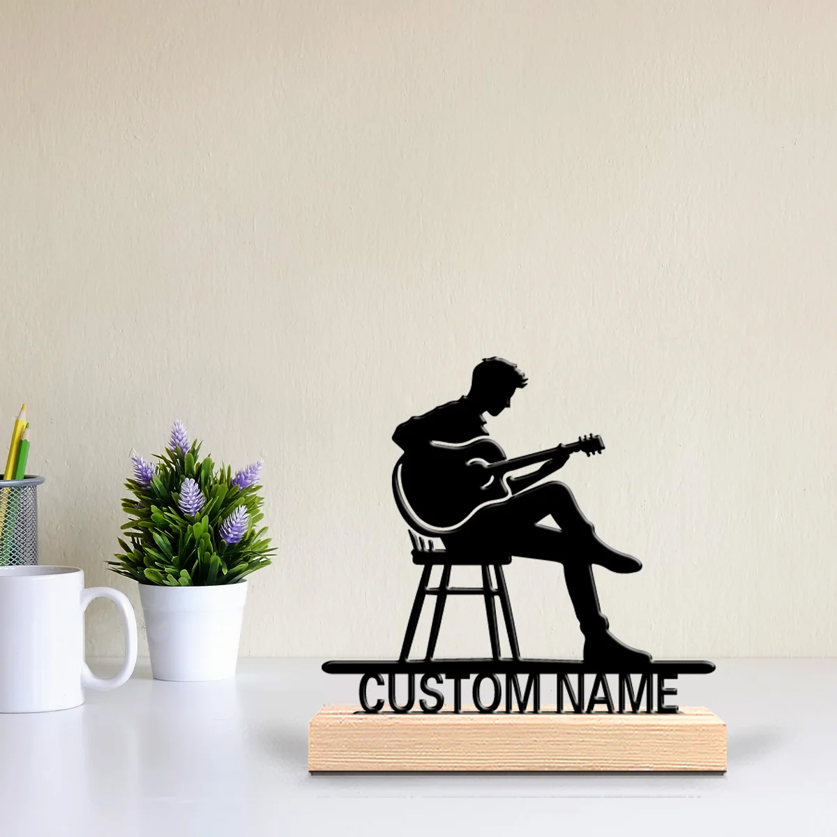 1 Stück Kreative Gitarren-Metallstatue mit individuellem Buchstaben, handgefertigt mit Holzsockel, Metallskulptur mit Holzsockel für Schlafzimmer- und Schreibtischdekoration