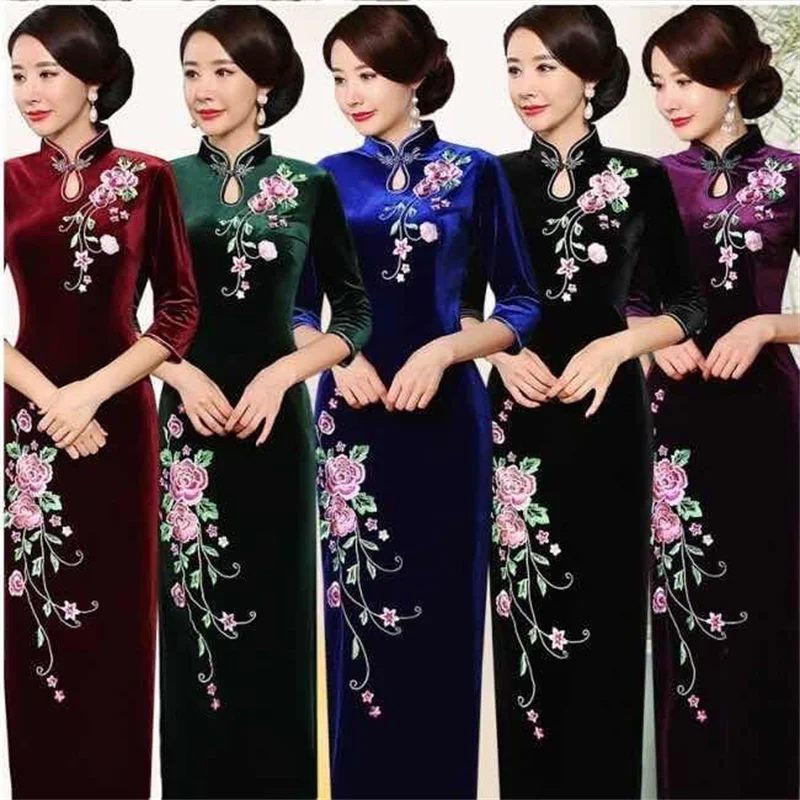 Abito da festa in velluto stile cinese Abito da madre elegante lungo di grandi dimensioni Abito cheongsam in velluto dorato ricamato Donne nobili