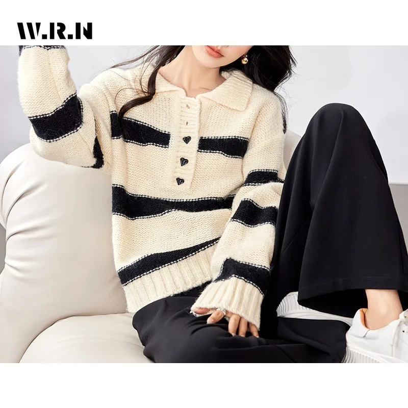 

2023 Black White Stripe Sweater Woman Preppy Style Turn Down Collar Knitted Jumper Woman Heart Button Long Sleeve Knit Sweaters