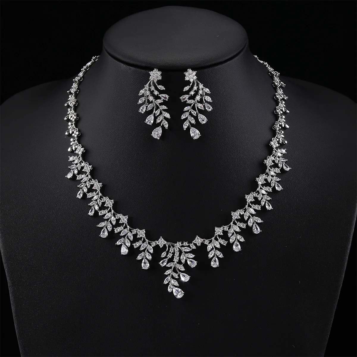 

Shiny Cubic Zirconia Bridal White Necklace 2pcs Jewelry Set for Women Wedding Party Dress Accessories Ensemble CN10819