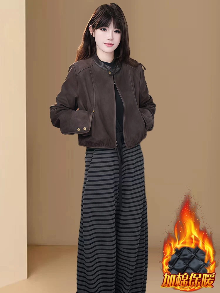 

Модный повседневный женский комплект, новинка зимы 2025 года, корейская версия, толстое пальто в ленивом стиле, повседневные полосатые брюки, комплект из двух предметов