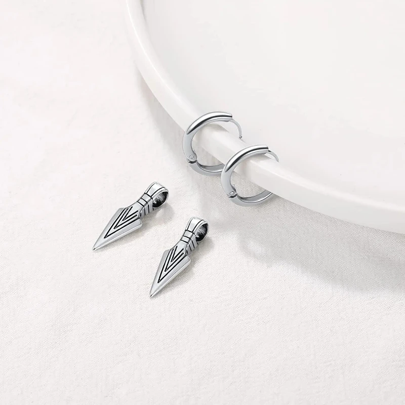 Triangular spearhead for men and women retro arrowhead punk earrings, stainless steel metal ear accessory gift, black, golden, w