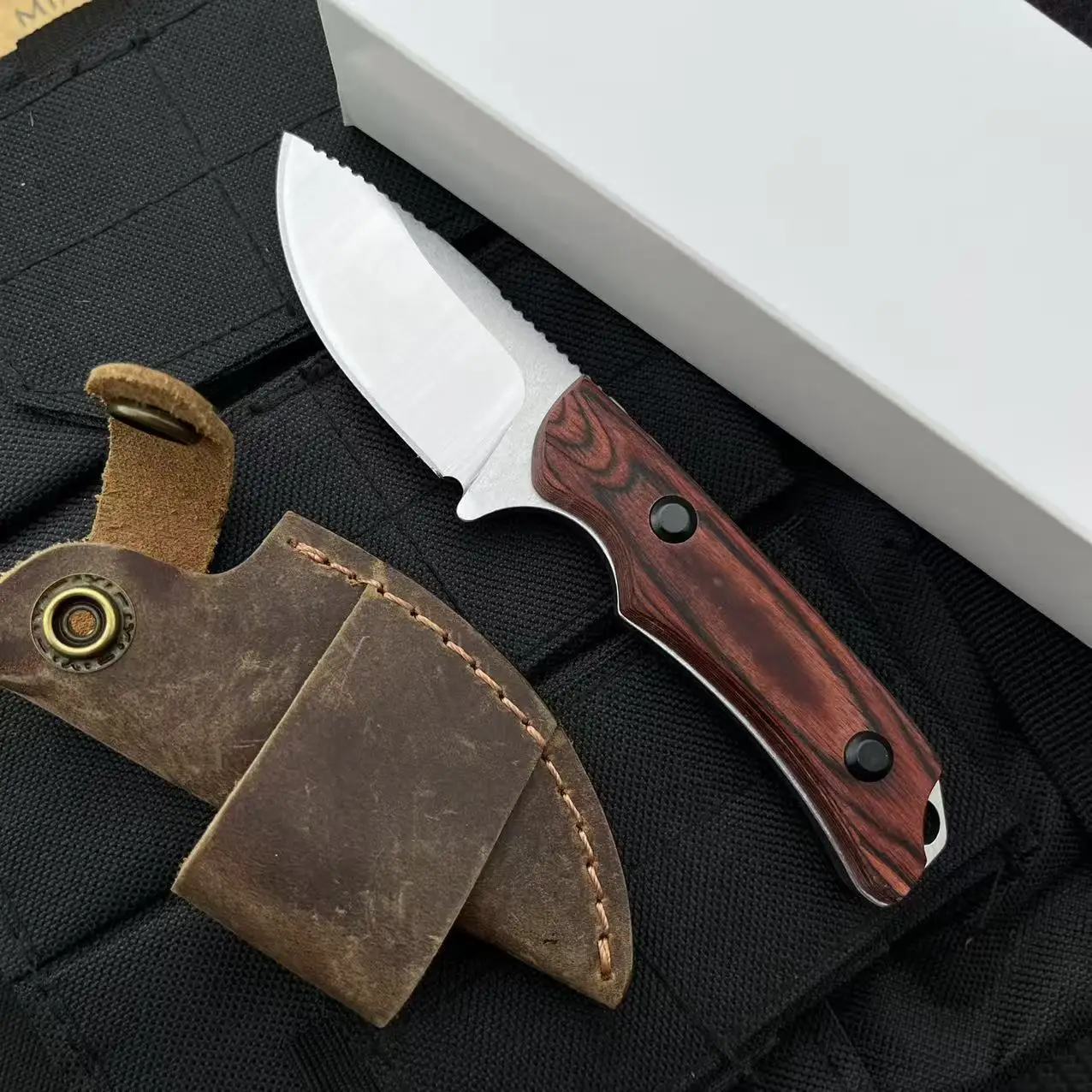 

Тактический нож 15017 для охоты и выживания, с лезвием из стали 8Cr13, для активного отдыха, кемпинга, EDC, с кожаным чехлом, универсальный спасательный нож