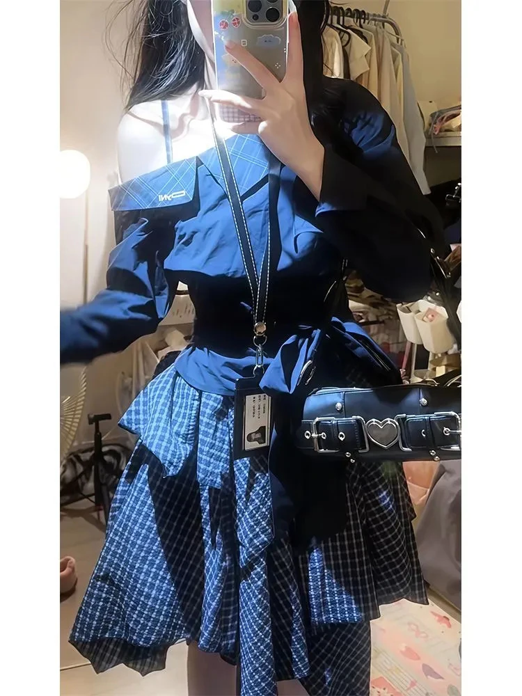ชุดเซ็ตผู้หญิงลายสก็อตแบบเปิดไหล่ ดีไซน์ไม่สมมาตร สไตล์วินเทจลำลอง สวยงาม สำหรับฤดูใบไม้ร่วง ปี 2025