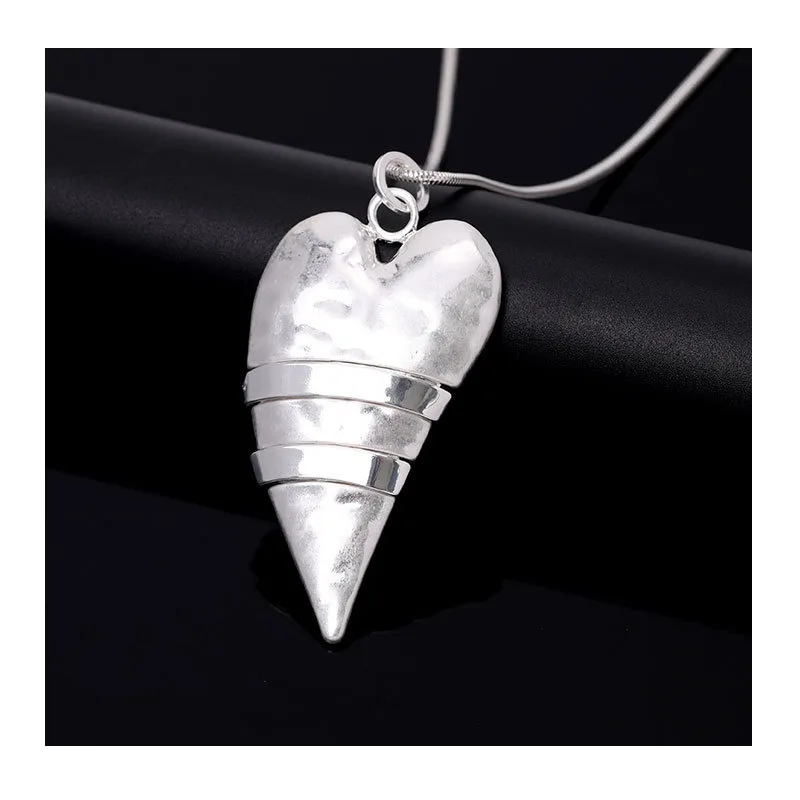 

Popular Necklace Retro Long Necklace Peach Heart Pendant Metal Women's Sweater Chain