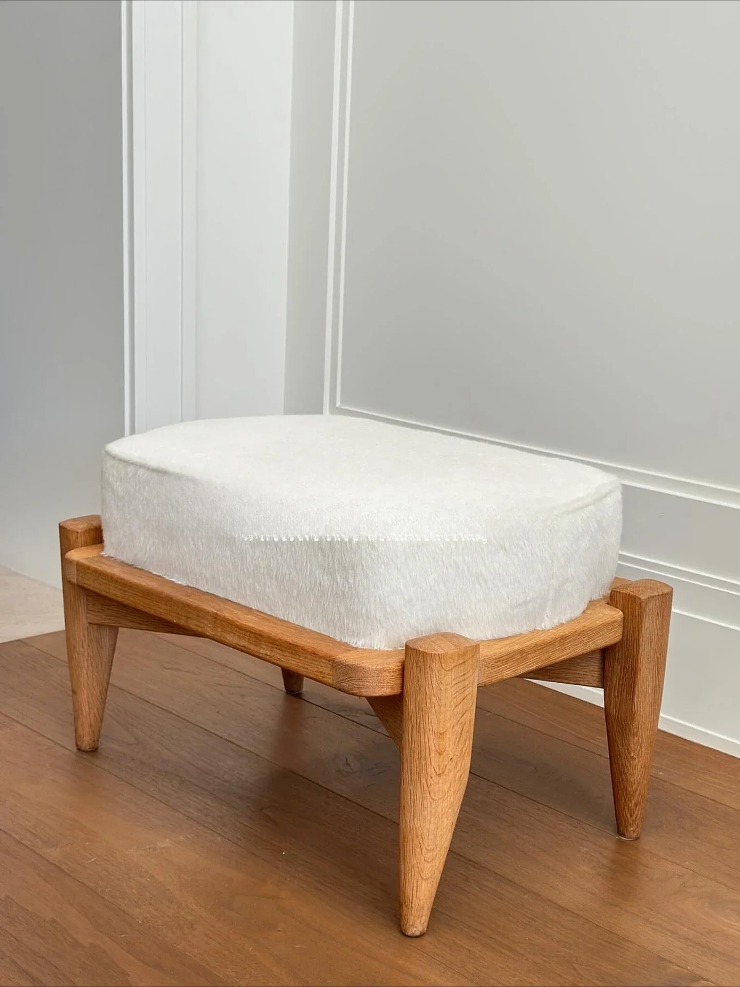 

Medieval solid wood cloakroom low stool designer retro dressing stool