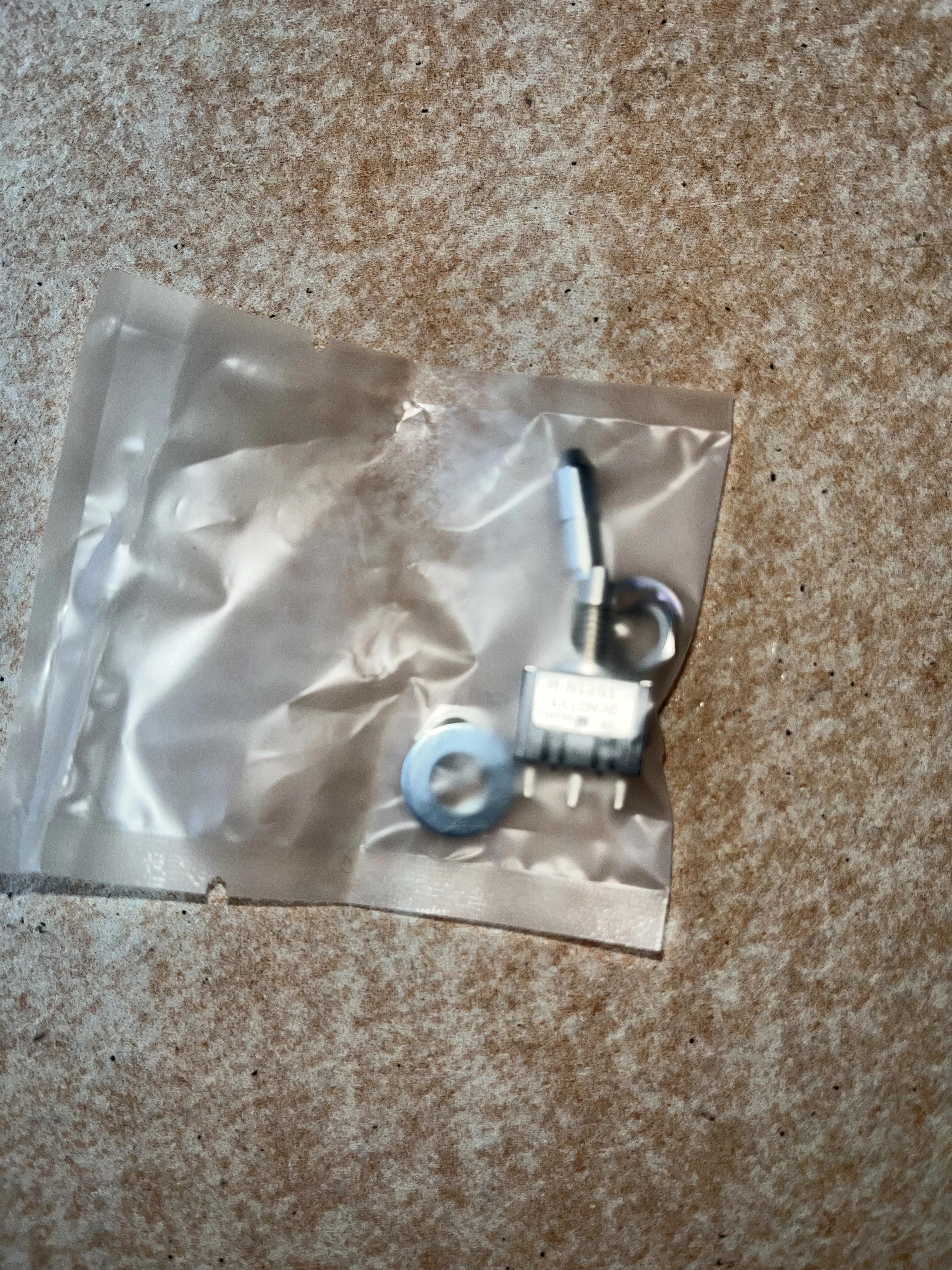 

новая версия M-N12S1L заменяет M-2012L M2012LL4W01 SPDT 6A 125VAC покачала головой, чтобы открыть