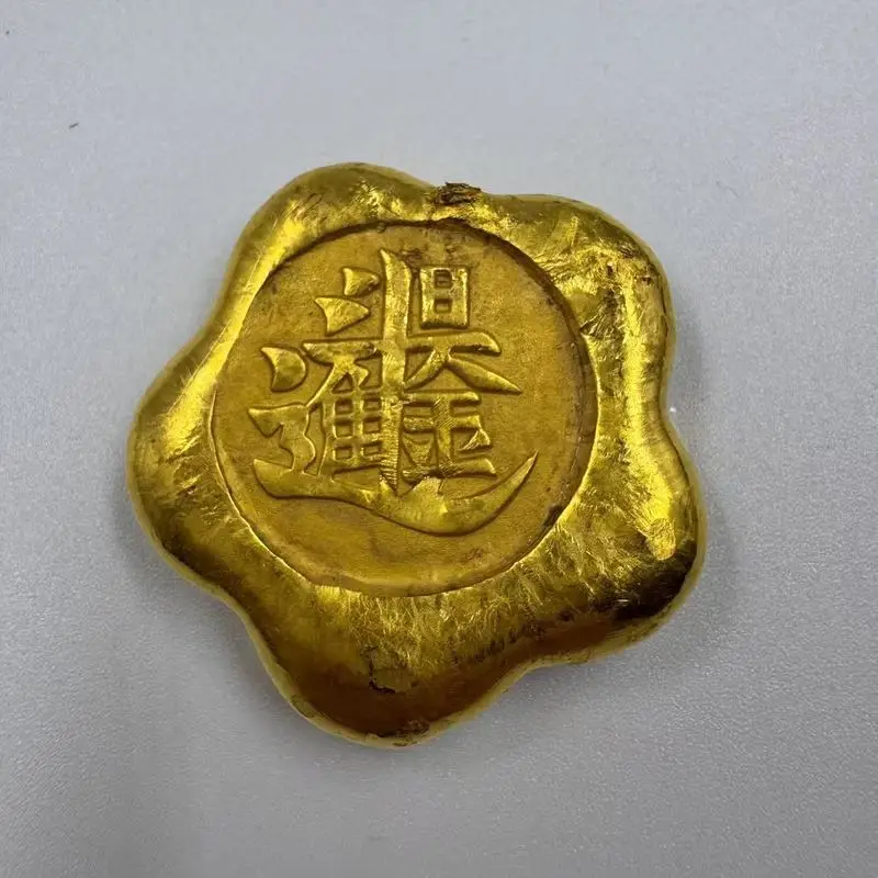 Small yellow fish, ancient bronze and ingots, flower-shaped bars, nuggets, gold bricks, brass, collectibles, anti