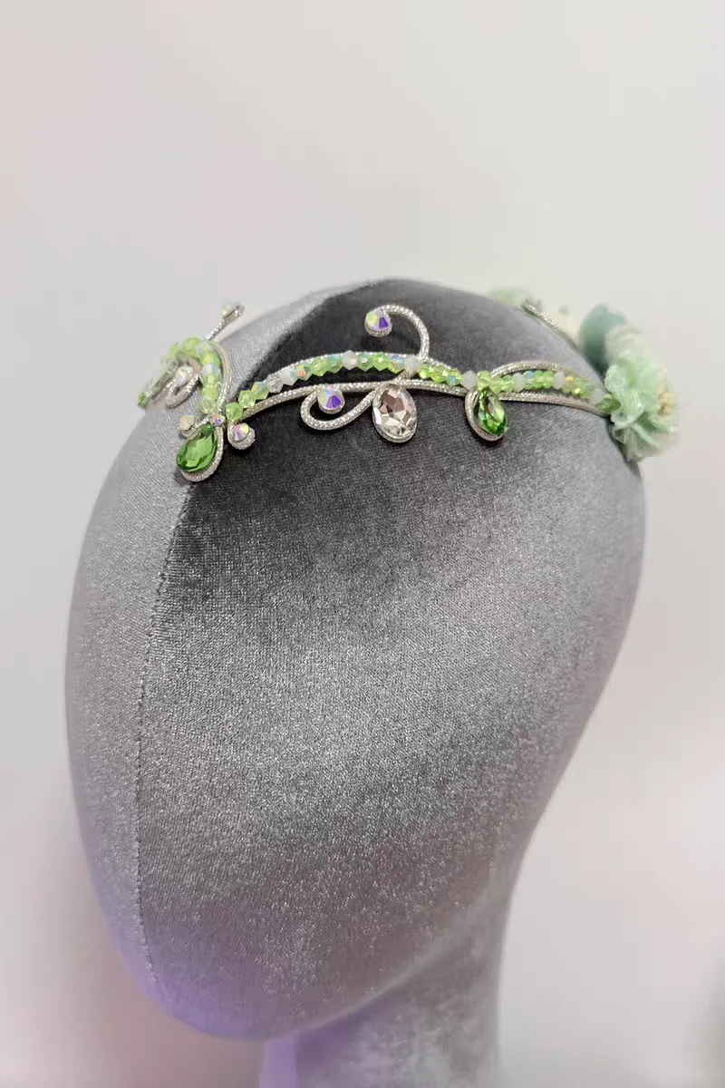 

Dream Ballet produces Esmeralda and other performances Crown handmade competition hair accessories