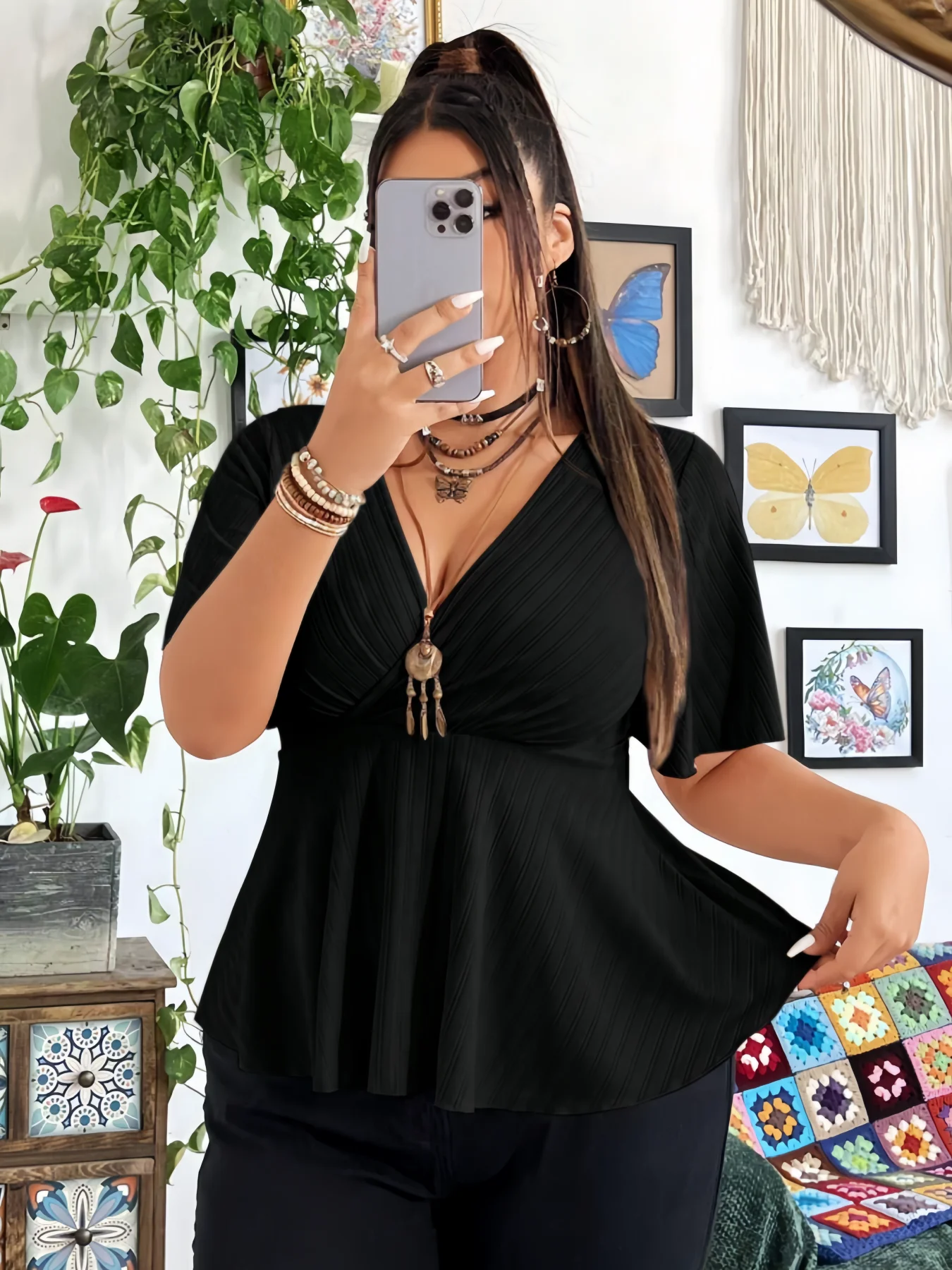 Damenmode im neuen Stil mit tiefem V-Ausschnitt, vielseitiges, einfarbiges, kurzärmeliges Damenoberteil.