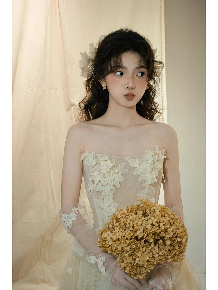 Light Wedding Dresses Sweet Flower Strapless Wedding Dress With Court Train Classic A-line Brides Wedding Dresses Customized