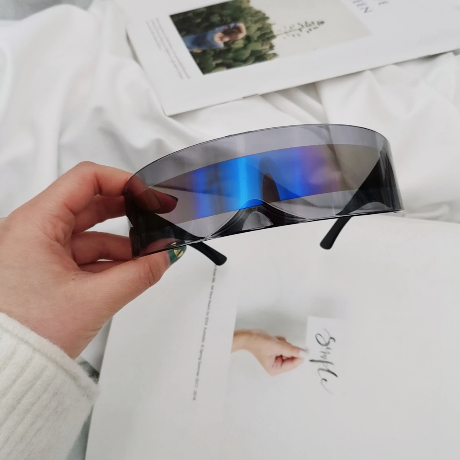 Futuristische Damen-Sonnenbrille mit schmalem Visier, Laser-Brille, Persönlichkeit, verspiegelte Gläser, integrierte Herren-Sonnenbrille – Detail 20