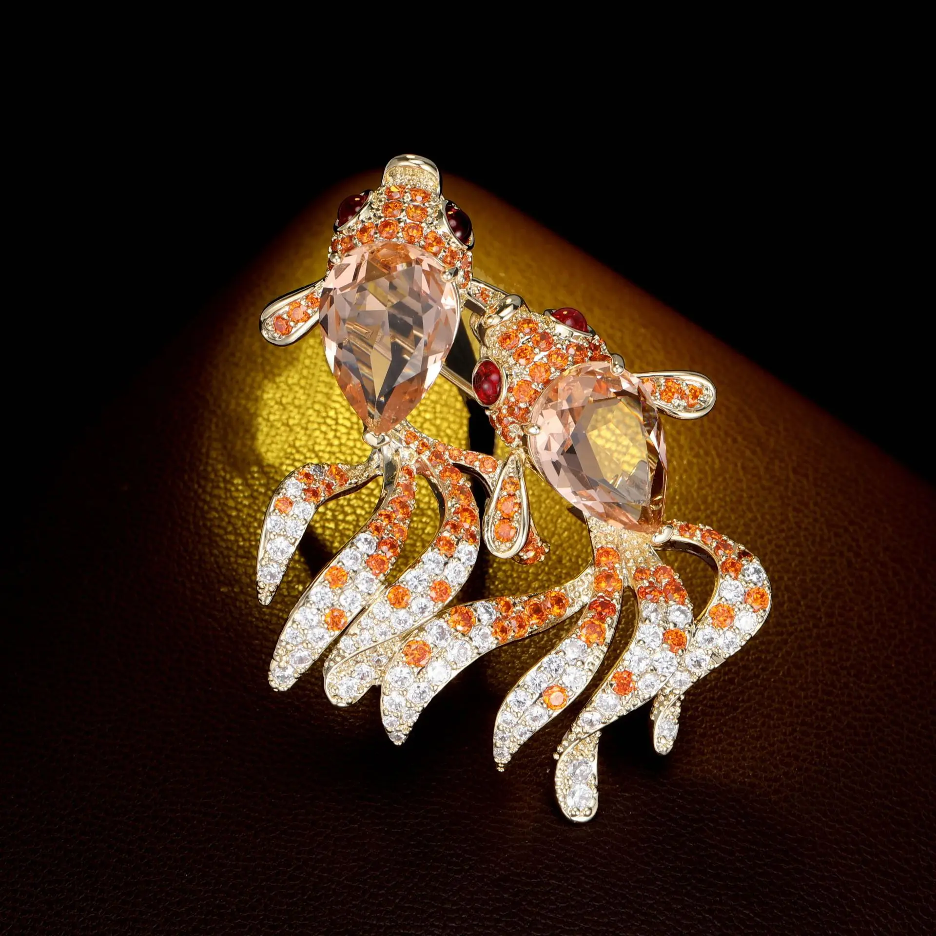 Chinese-style creative and cute goldfish brooch, women's high-end koi corsages, suit jacket pin accessories 2025 new