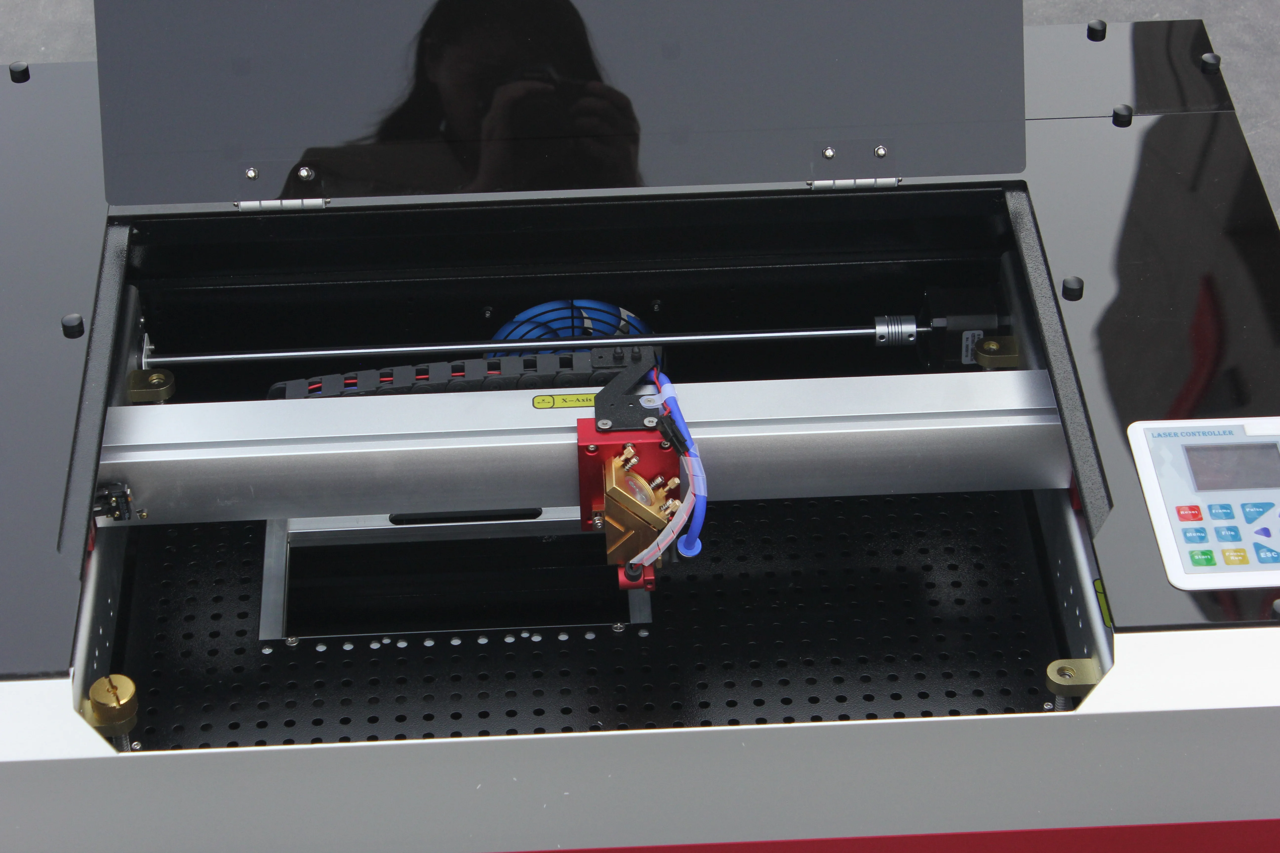 

2024 Newest Engraving High Precision and High Speed Small 4060 Co2 50W Engraving Machine