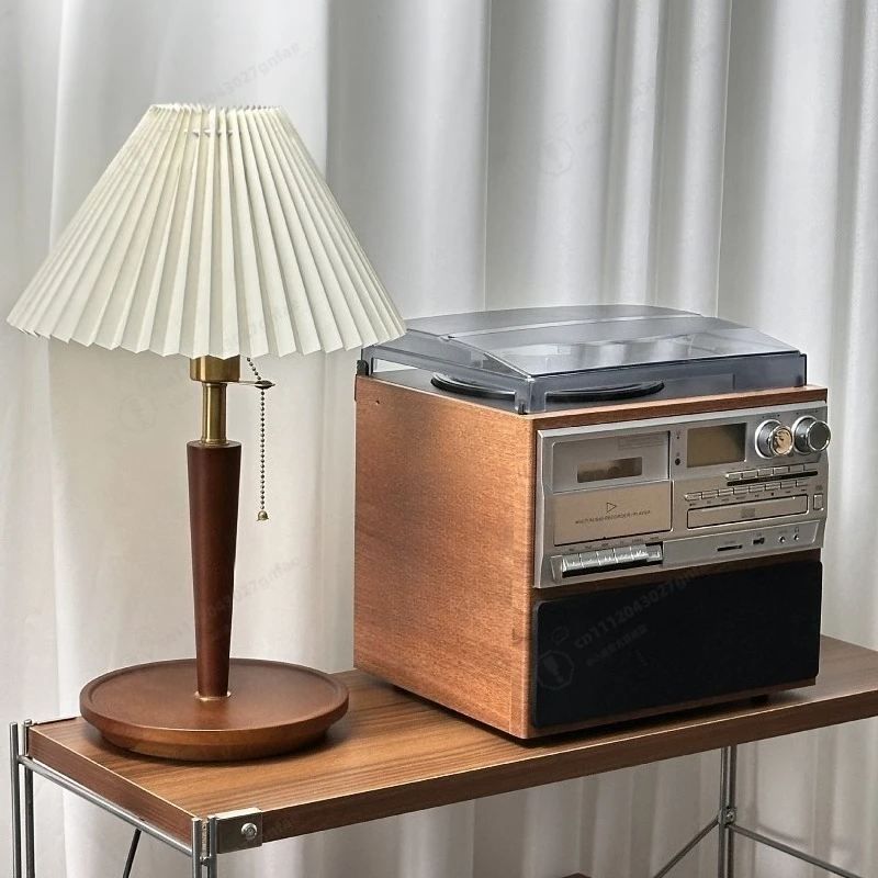 

Retro Vinyl CD All-in-one Machine Bluetooth Speaker Multi-function Cassette Machine Living Room Ornament FM Radio