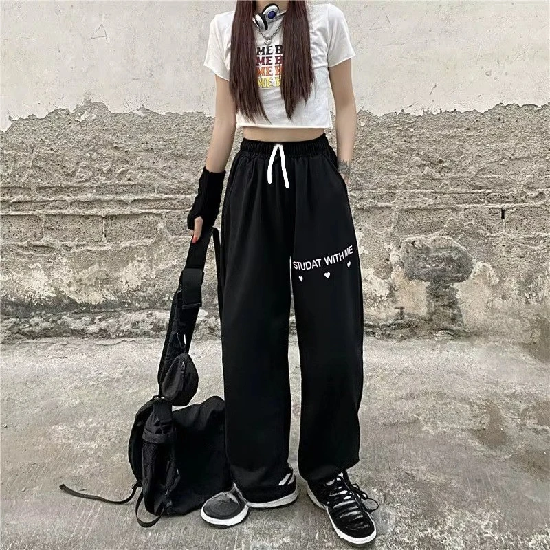 2026 Trendy Women Y2K Hip Hop Black Slogan Print Quick Dry Baggy Pants Elastic Waist Comfy Streetwear Trousers for Daily Wear