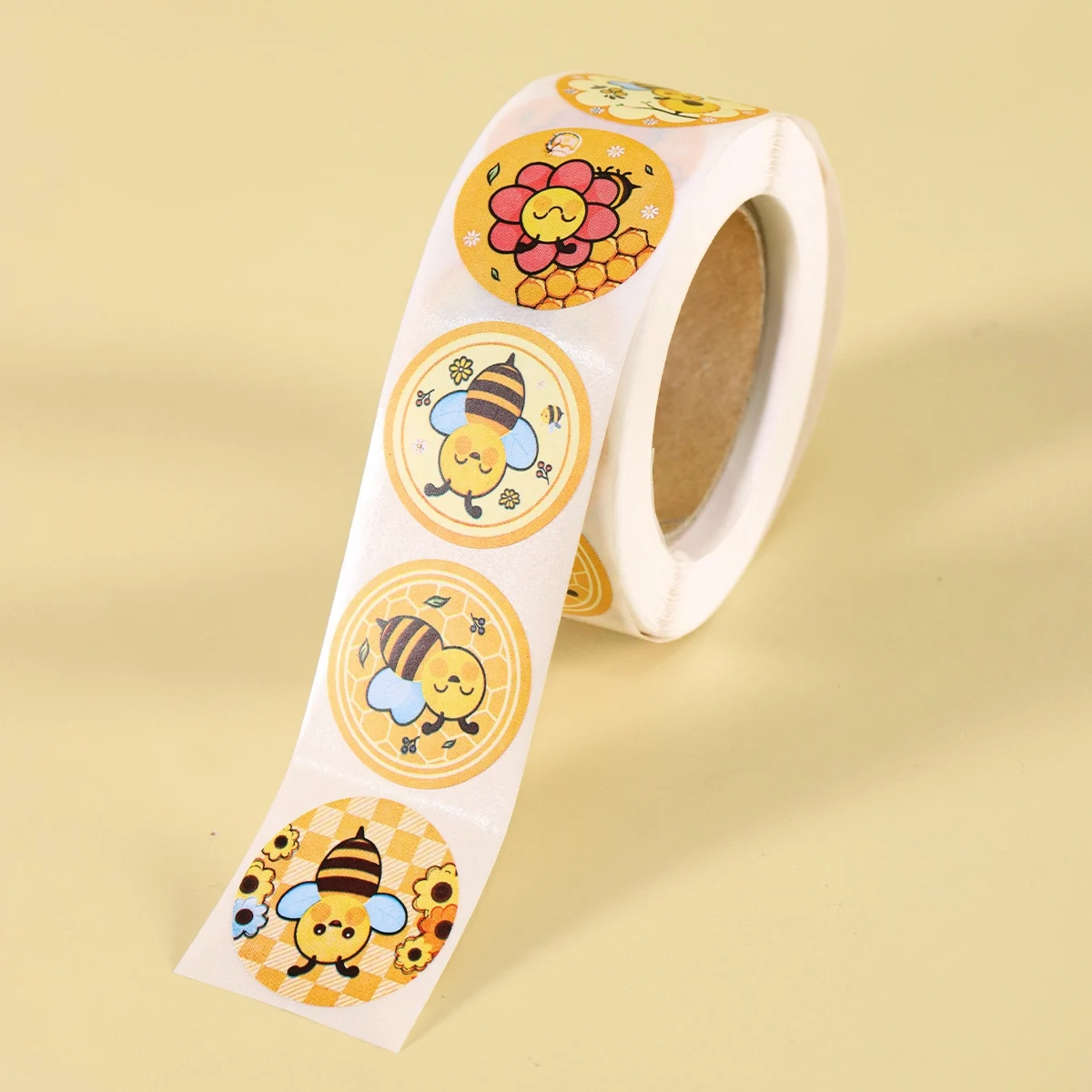 500pcs Cartoon Little Bees Round Stickers for Luggage Water Bottle Phone Laptop Scrapbook Helmet Car Decal Spring Supplies Gift