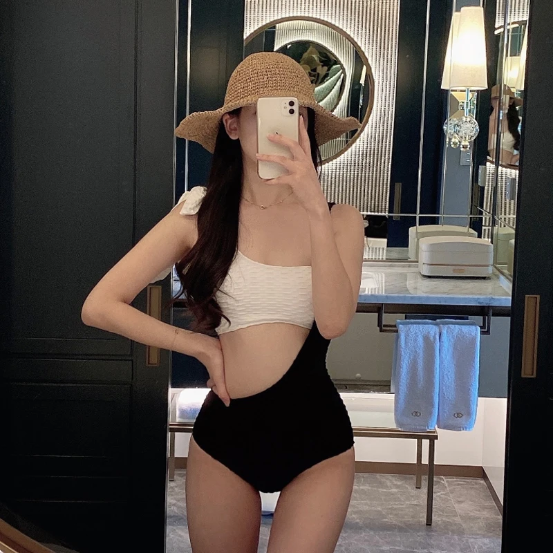 Neuer sexy einteiliger Badeanzug für Damen: Schwarz-weiß gespleißter, schlankmachender Badeanzug für kleine Brüste – lässiger Thermo-Vacation-Schwimmanzug