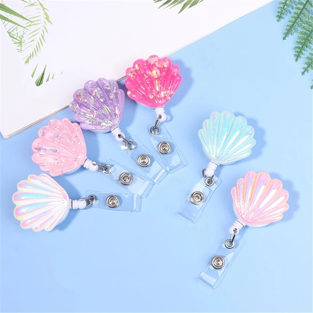 Resina ID Badge Holder com Clip, Titular do Badge Retrátil, Enfermeira e Médico Forma, Name Tag, Material de Escritório, 1 PC