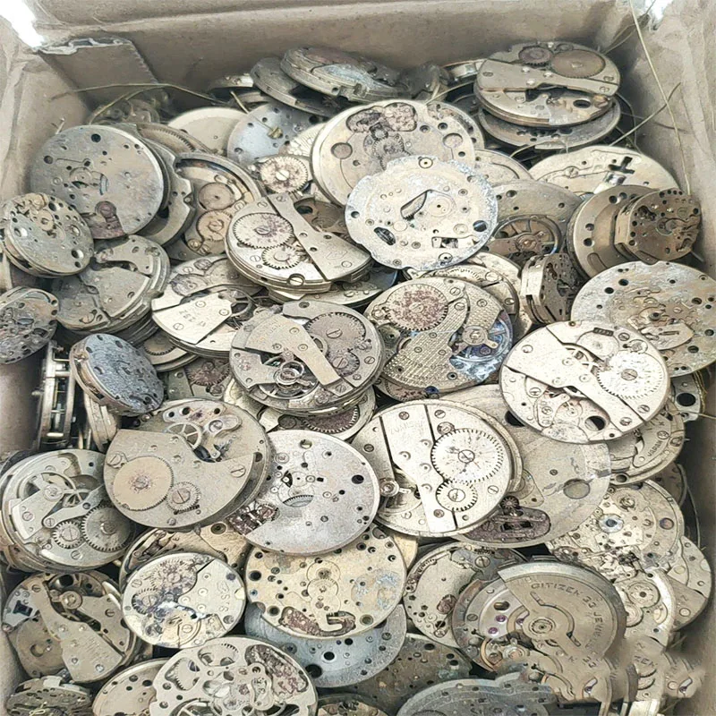 Scrapped mechanical watch movement made of steampunk material Domestic scrapped movement, randomly shipped