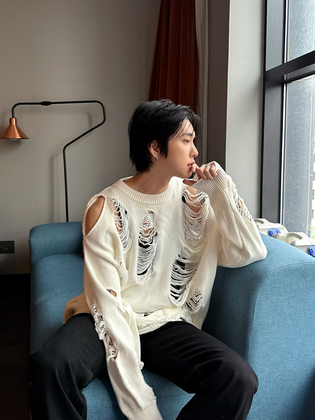 Men's 2025 Autumn Winter New Knitted Sweaters Loose Oversize Hole Knitwears Men's Fashion Round Neck Solid Color Knitted Tops