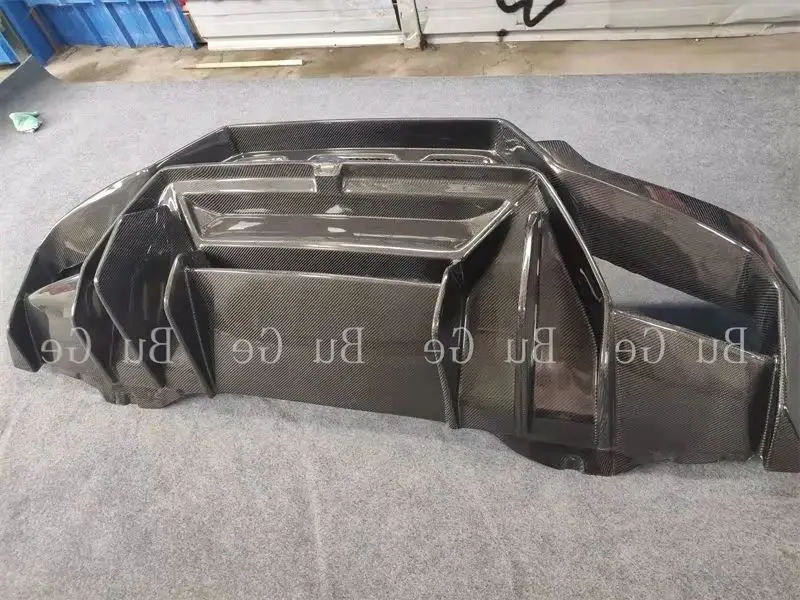 

Используется для Lamborghini Huracan LP580 LP610, обновленный комплект заднего бампера V-образного типа из углеродного волокна