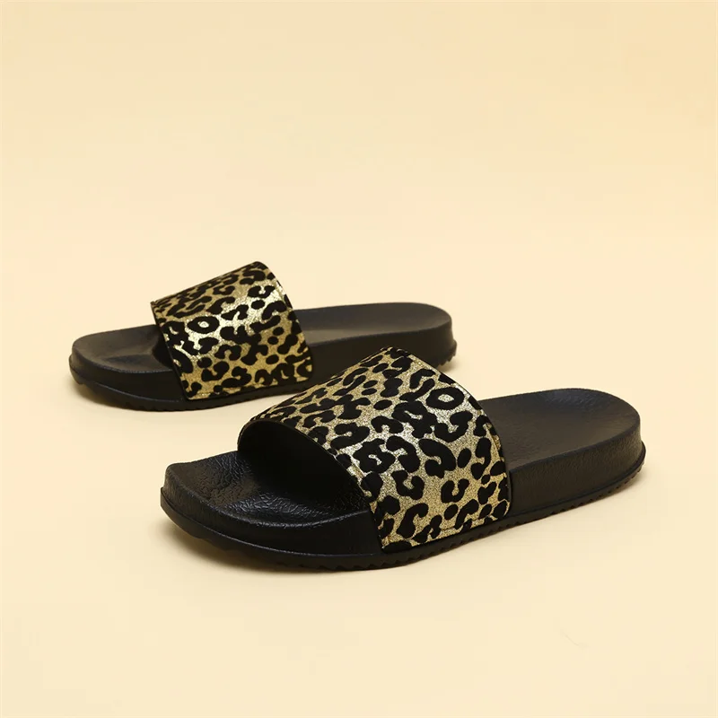 새로운 쌍 샌들 대형 패턴 패션 가벼운 넘어 가고 남자 슬리퍼 두꺼운 밑창 야외 남자 비치 신발 여자 슬리퍼