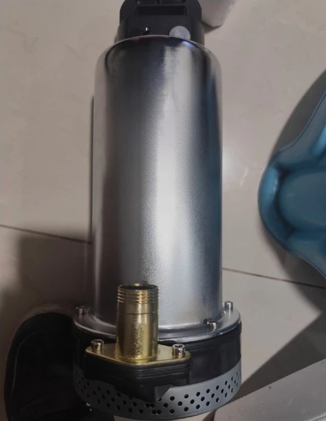 Rechargeable Lithium Submersible Water Pump 12V 280W 8-10M Head 70 Min Runtime 9000mAh Battery with Remote Control