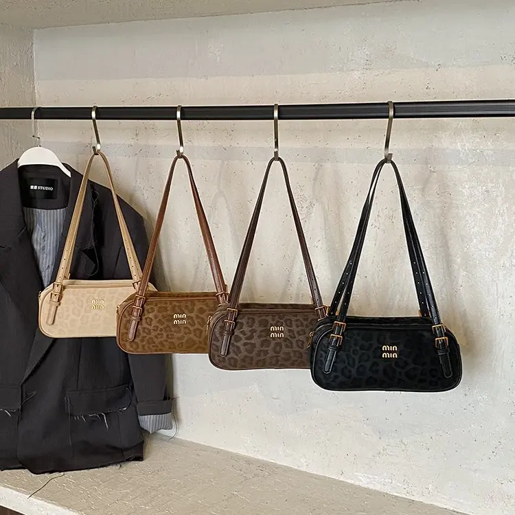 

2026 New Retro Elegant High Value Armpit Bag Women's Fashion Niche Shoulder Bag Daily Versatile Commuter Bag