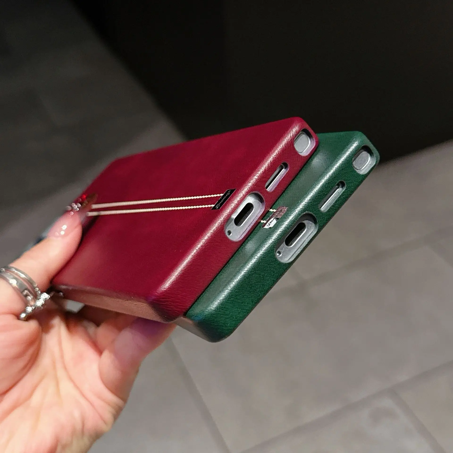 Vintage etui na telefon z ekoskóry PU z magnetycznym zamknięciem do Samsung Galaxy S25 Ultra S24 S23, metalowa ramka na obiektyw, bezprzewodowe ładowanie, odporne na wstrząsy. — zdjęcie produktu 5