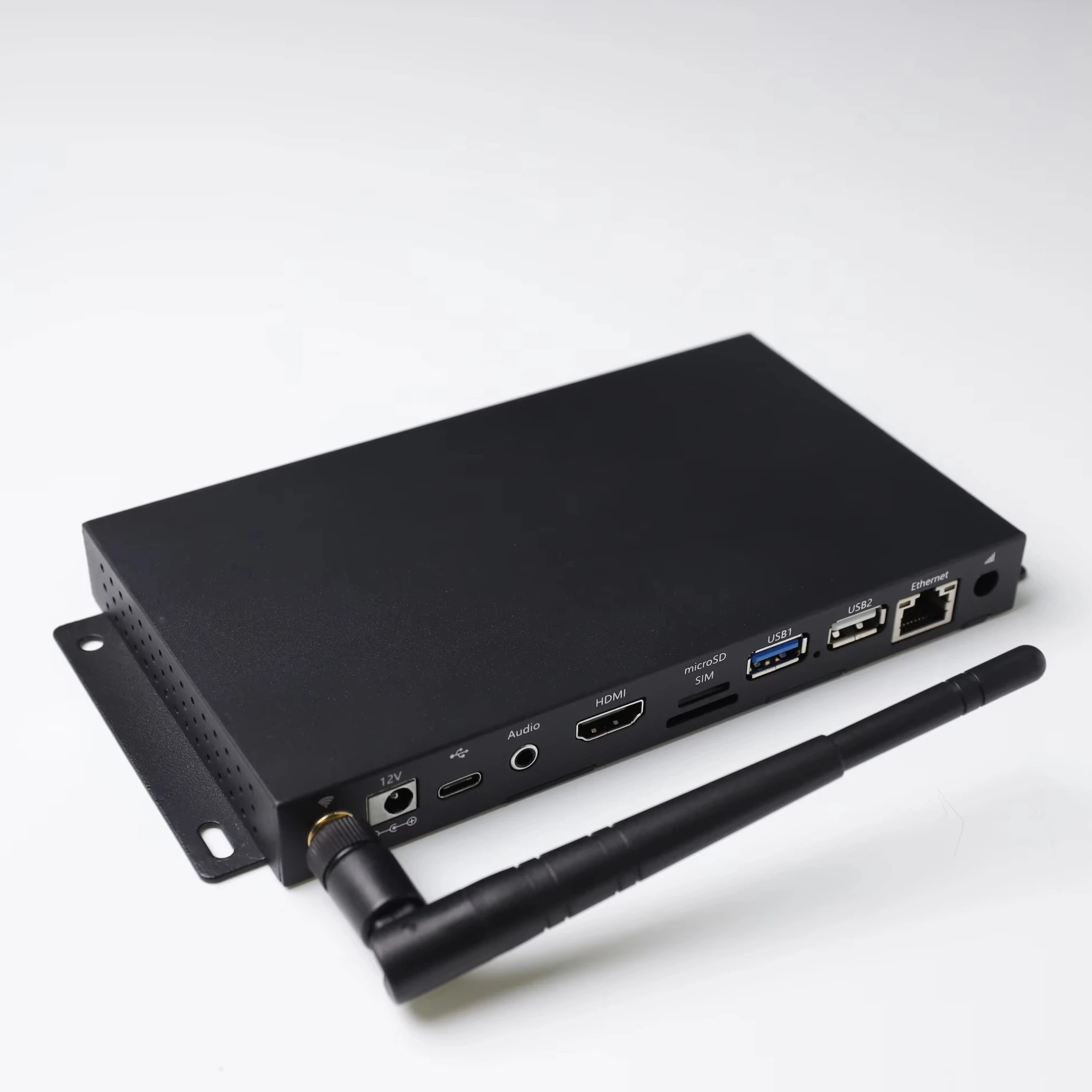 กล่องเล่นสื่อโฆษณาดิจิทัล Rockchip RK3328 พร้อมระบบปฏิบัติการ Android 7 หน่วยความจำ 2+16GB รองรับการเชื่อมต่อ HD-MI มีสินค้าในสต็อก